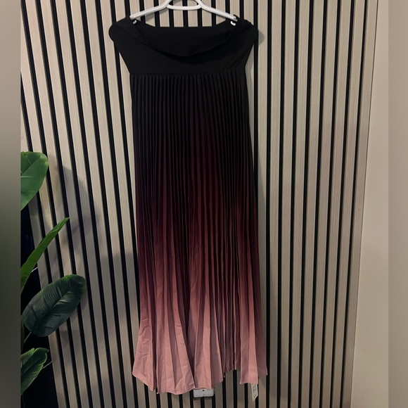 Red Ombre Strapless Pleated Maxi Dress Elegant Black and Purple Strapless Dress - Picture 5 of 7